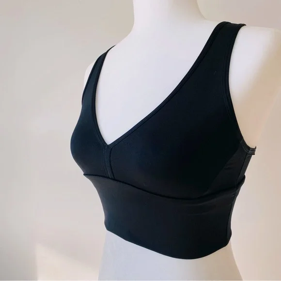 Structured Sports Bra - Picture 2 of 9